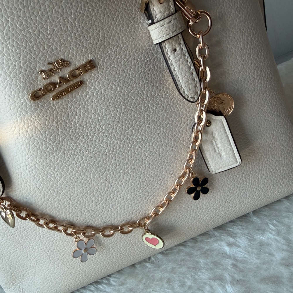 Coach Mollie 25 tote bag in chalk off white with charm - Picture 2 of 12